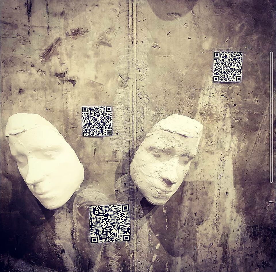 "Qr-truth"