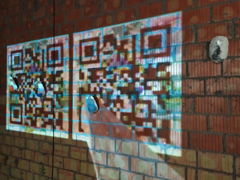 "Qr-truth"