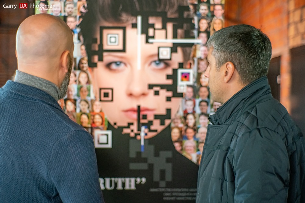 "Qr-truth"